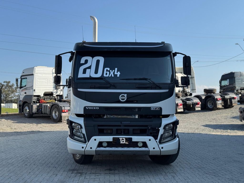 VOLVO FMX 460 – 6×4 de Loja Zero 1 no Paraná