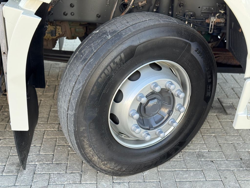 VOLVO FMX 460 – 6×4 de Loja Zero 1 no Paraná