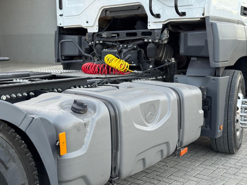 Mercedes Benz Axor 2041 – 4×2 de Loja Zero 1 no Paraná