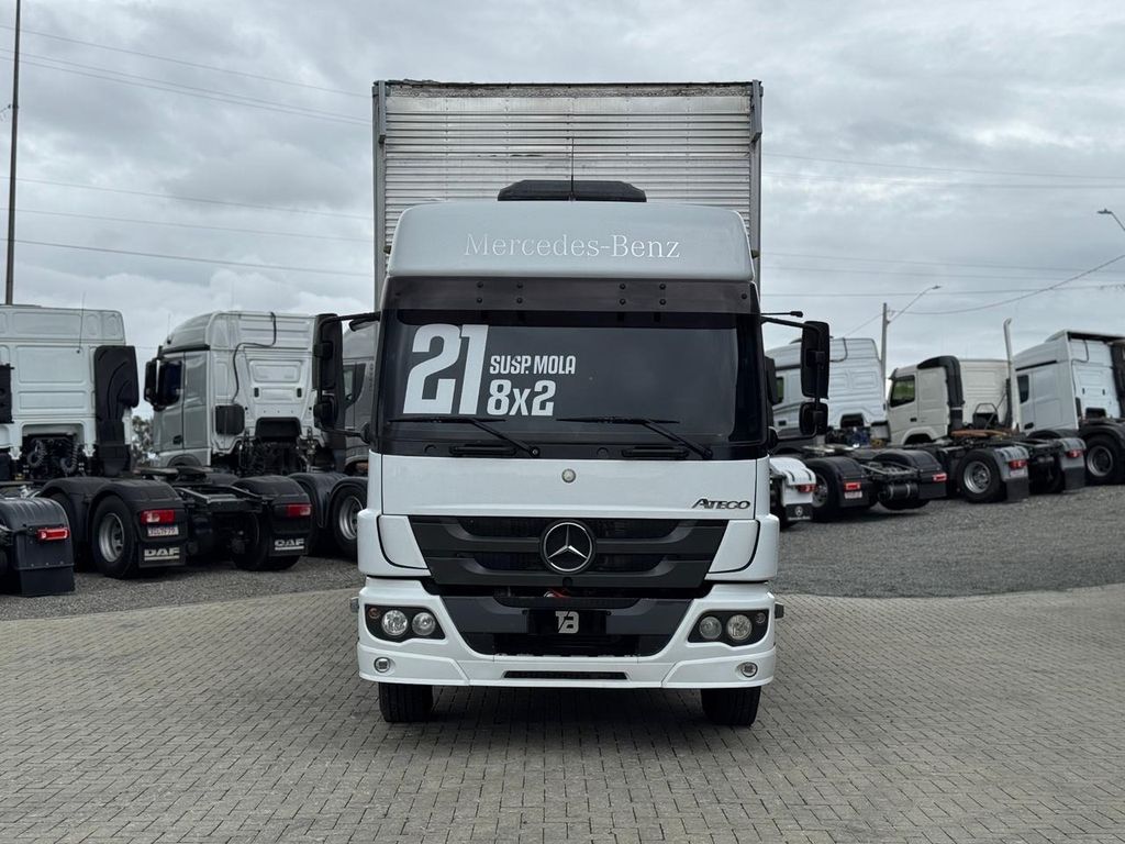 MERCEDES-BENZ Atego 3030 – 8×2 de Loja Zero 1 no Paraná