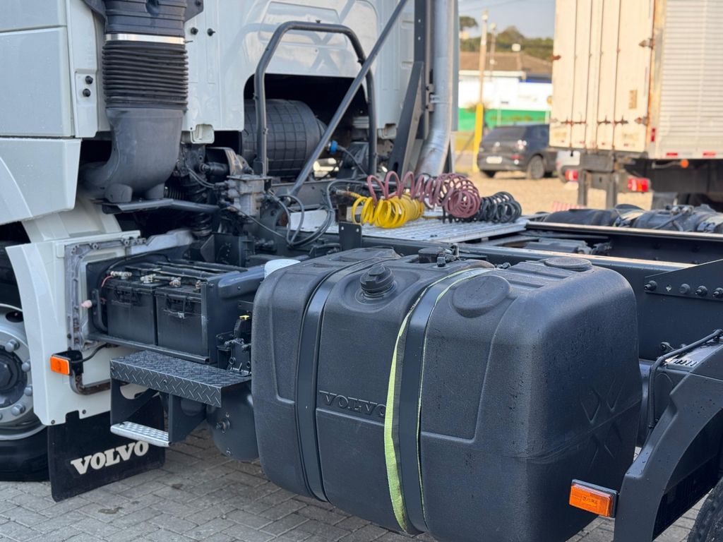 VOLVO FMX 460 – 6×4 de Loja Zero 1 no Paraná