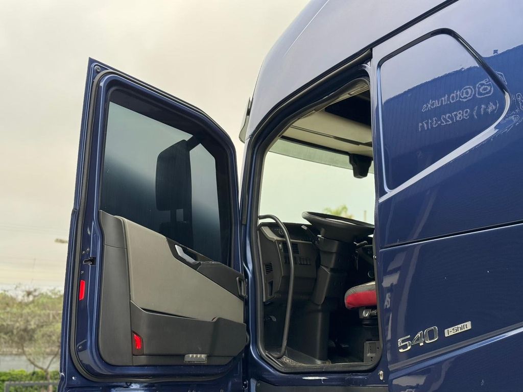 VOLVO FH 540 – 6×4 de Loja Zero 1 no Paraná