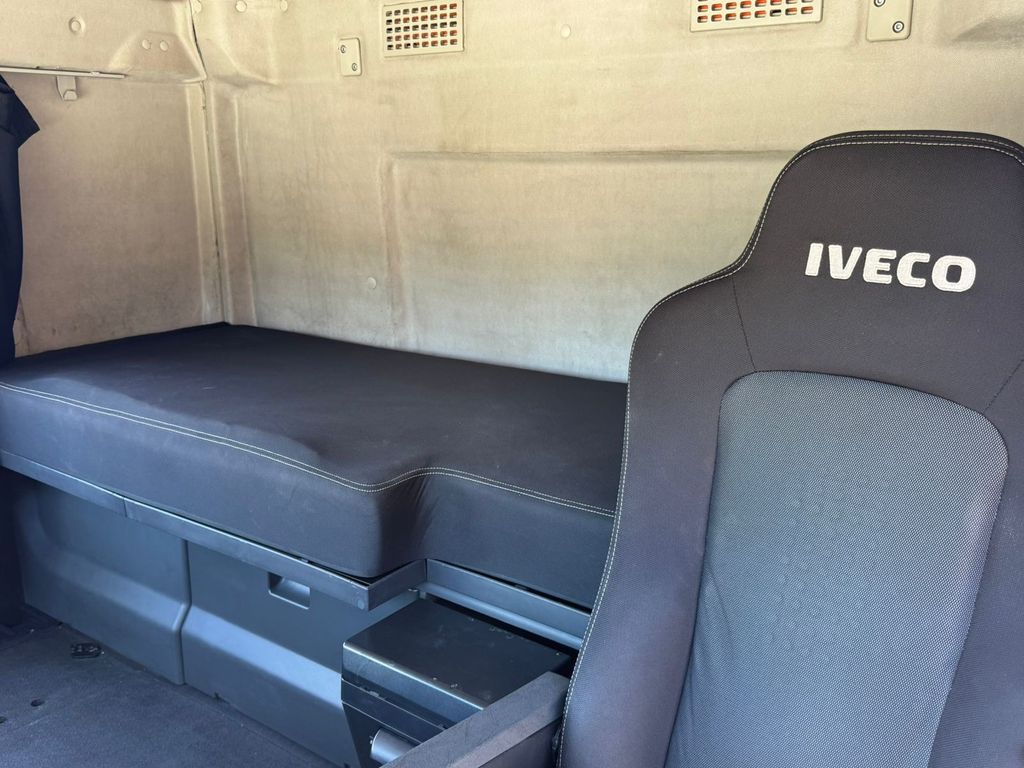 IVECO STRALIS HI-WAY – 6×2 de Loja Zero 1 no Paraná