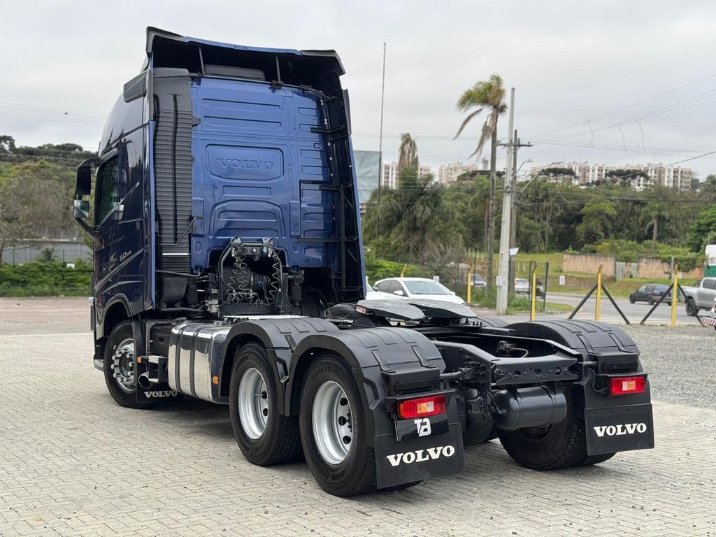 VOLVO FH 540 – 6×4 de Loja Zero 1 no Paraná