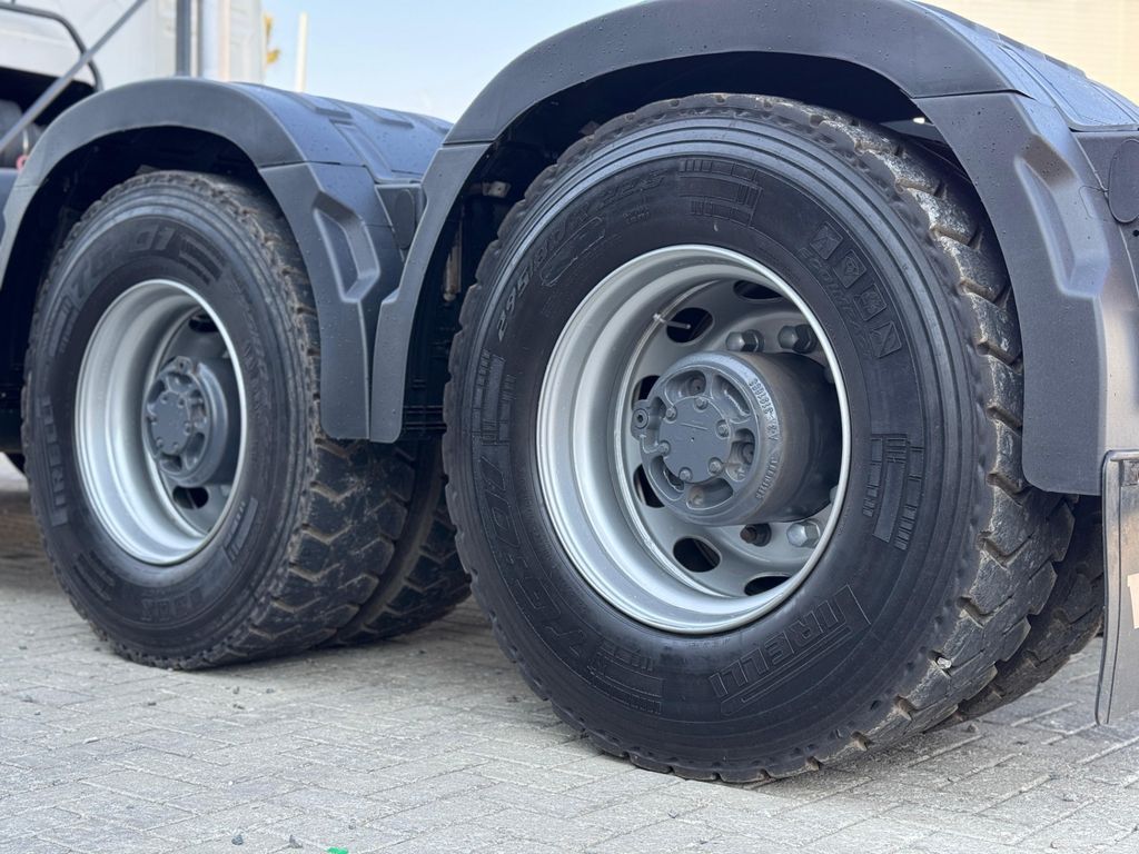 VOLVO FMX 460 – 6×4 de Loja Zero 1 no Paraná