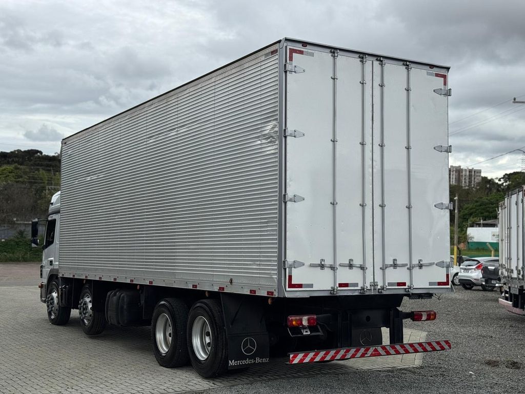 MERCEDES-BENZ Atego 3030 – 8×2 de Loja Zero 1 no Paraná