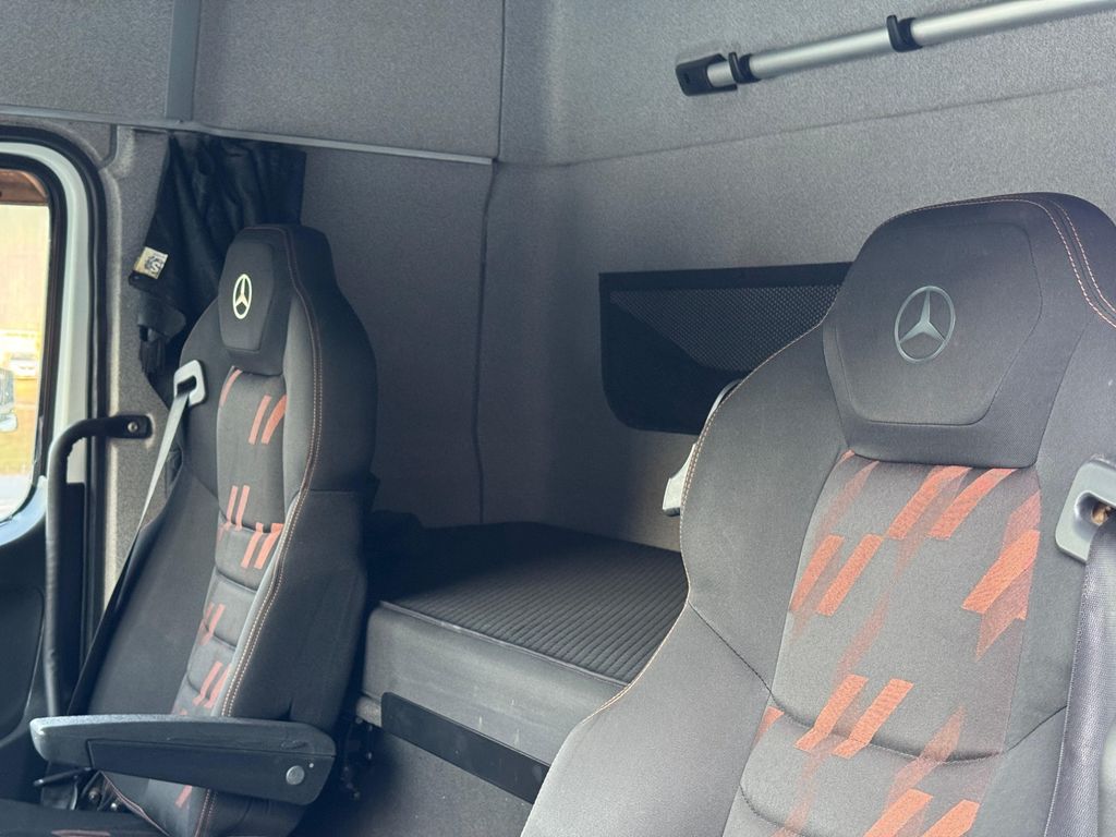 Mercedes Benz Axor 2041 – 4×2 de Loja Zero 1 no Paraná