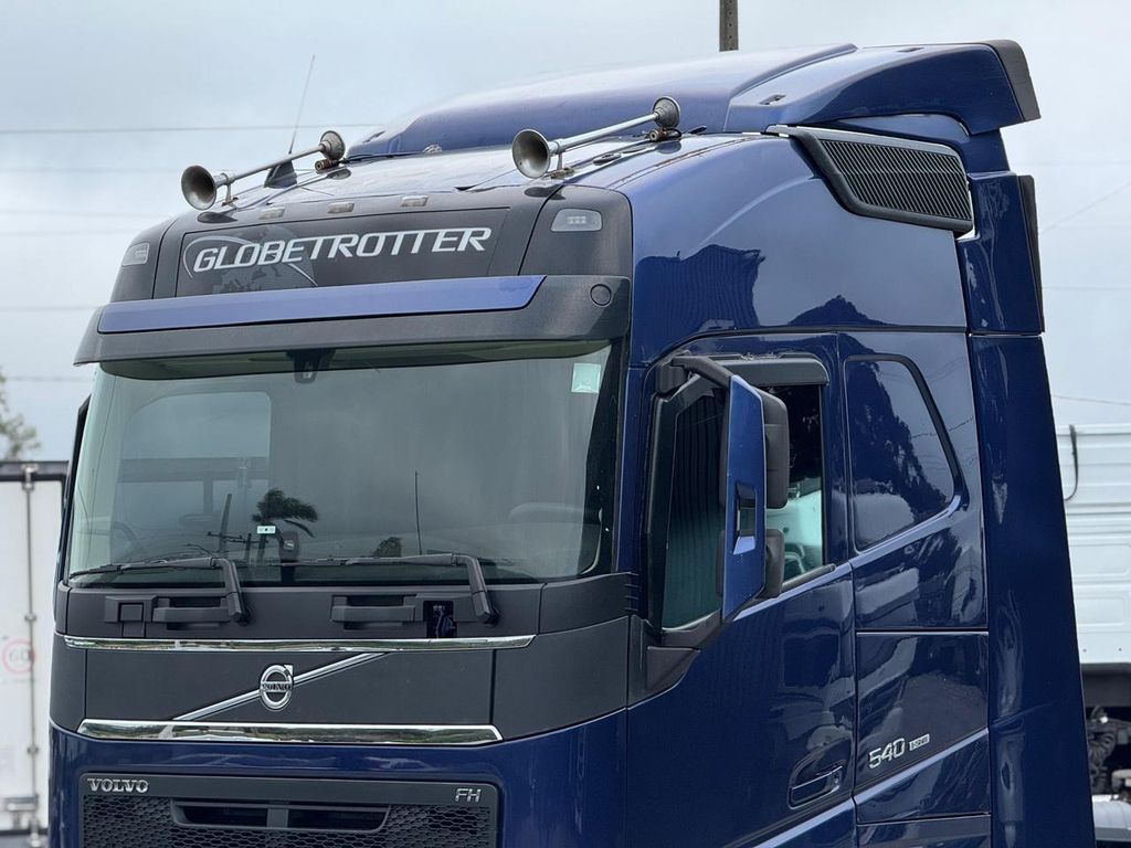 VOLVO FH 540 – 6×4 de Loja Zero 1 no Paraná