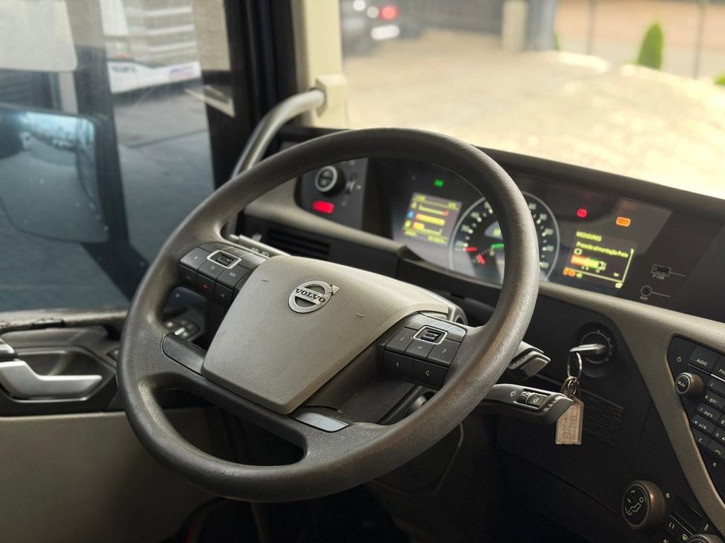 VOLVO FH 540 – 6×4 de Loja Zero 1 no Paraná