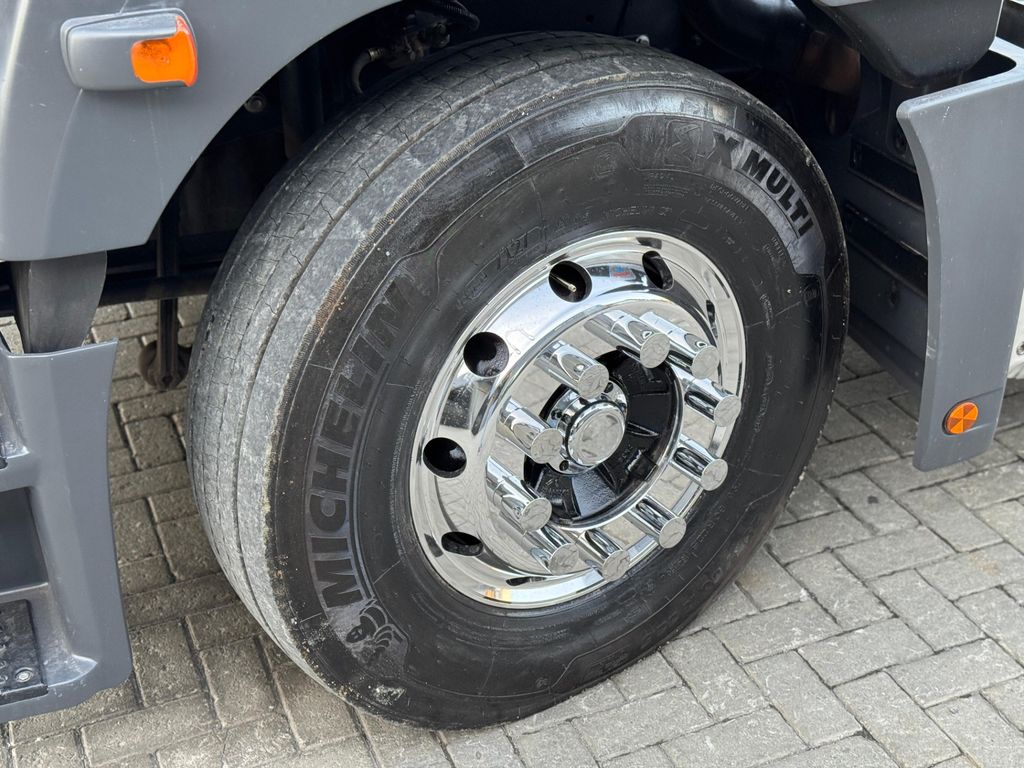 Mercedes Benz Axor 2041 – 4×2 de Loja Zero 1 no Paraná