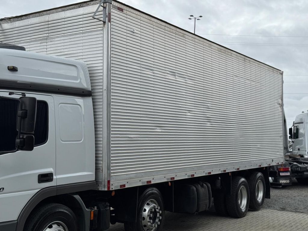 MERCEDES-BENZ Atego 3030 – 8×2 de Loja Zero 1 no Paraná