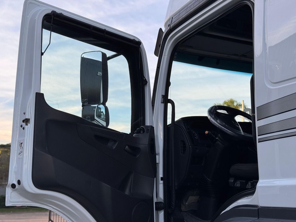 Mercedes Benz Axor 2041 – 4×2 de Loja Zero 1 no Paraná