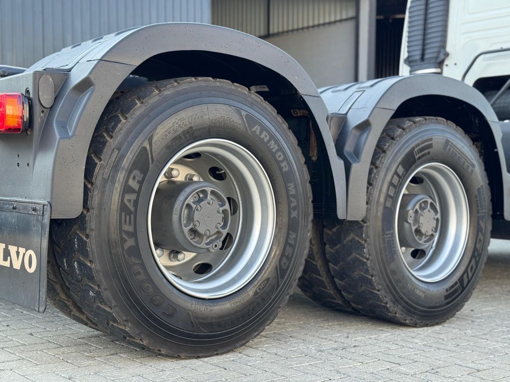 VOLVO FMX 460 – 6×4 de Loja Zero 1 no Paraná