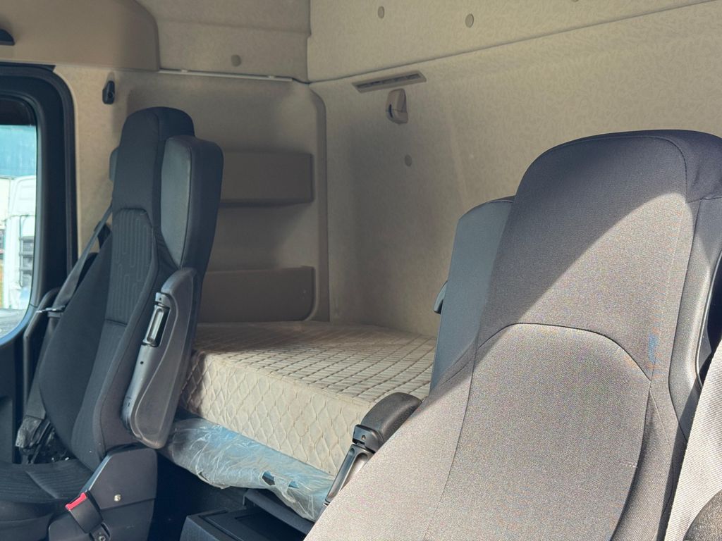 Mercedes-Benz New Actros 2651 – 6×4 de Loja Zero 1 no Paraná