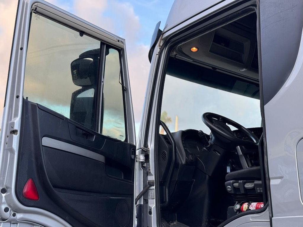 IVECO STRALIS HI-WAY – 6×2 de Loja Zero 1 no Paraná