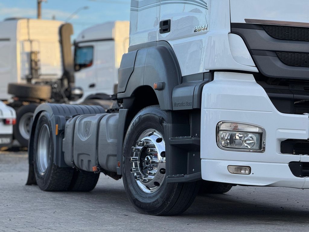 Mercedes Benz Axor 2041 – 4×2 de Loja Zero 1 no Paraná