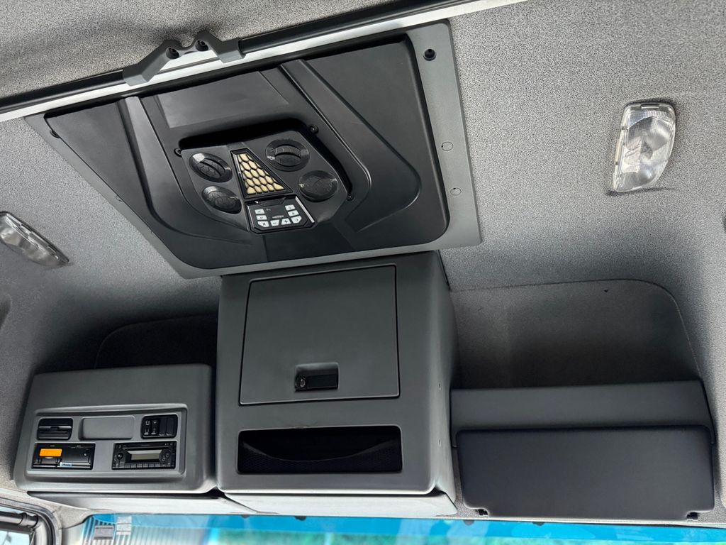 Mercedes Benz Axor 2041 – 4×2 de Loja Zero 1 no Paraná