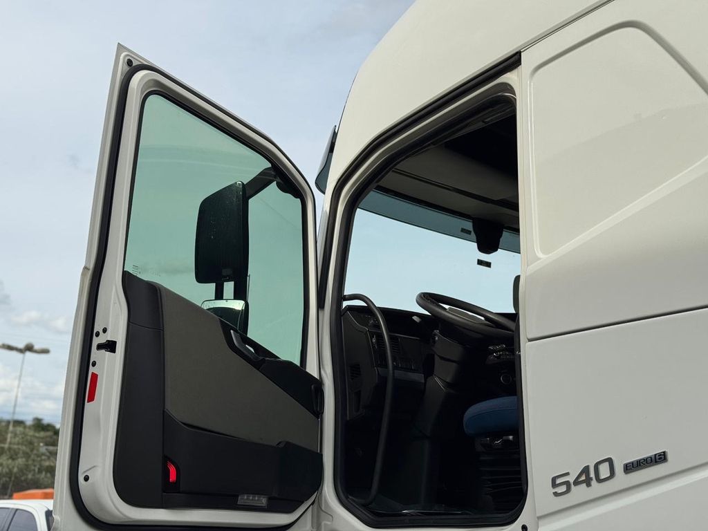 VOLVO FH 540 GLOBETROTTER – 6X4 de Loja Zero 1 no Paraná