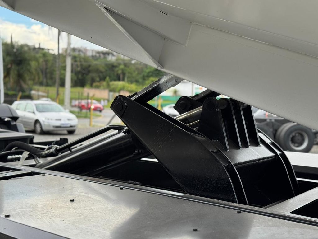 VOLKSWAGEN 31-280 E Constel. 6×4 de teste1234 teste1234 no Paraná