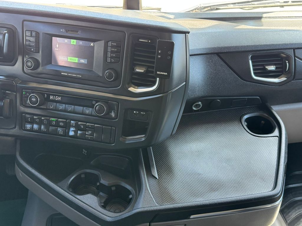 SCANIA R450 – 6×2 de teste1234 teste1234 no Paraná