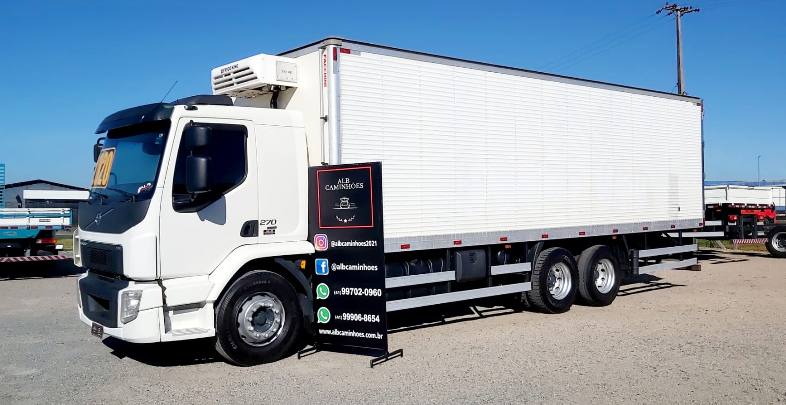 CAMINHÃO VOLVO VM 270 2020/2020 CAMARA FRIA 6X2 TRUCADO de ALB Caminhões no Paraná