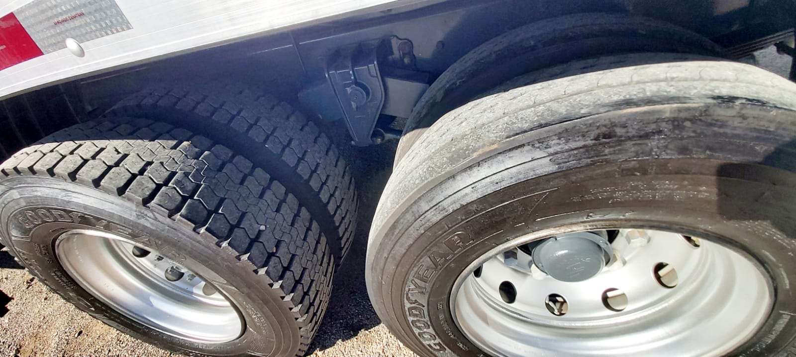 CAMINHÃO VOLVO VM 270 2020/2020 CAMARA FRIA 6X2 TRUCADO de ALB Caminhões no Paraná