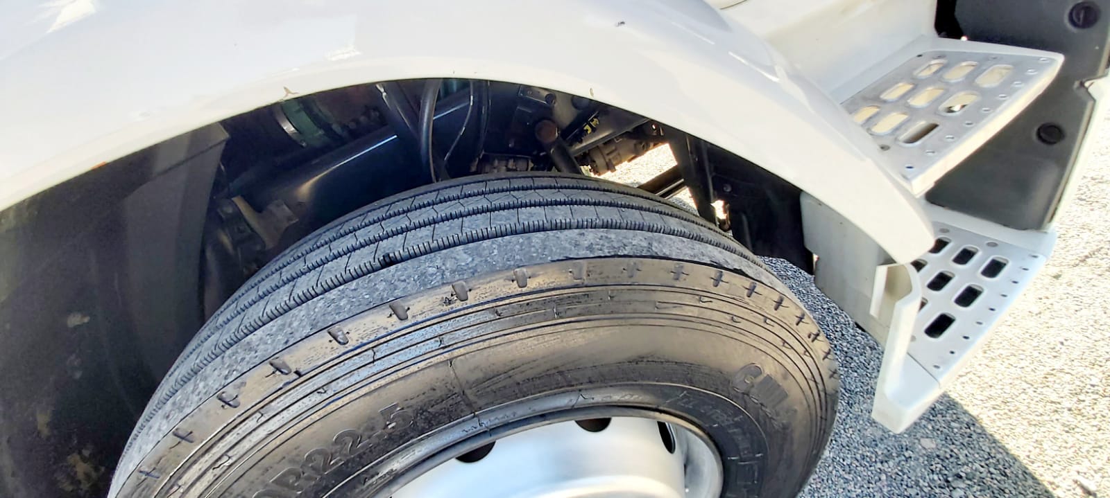 CAMINHÃO VOLVO VM 270 2020/2020 CAMARA FRIA 6X2 TRUCADO de ALB Caminhões no Paraná