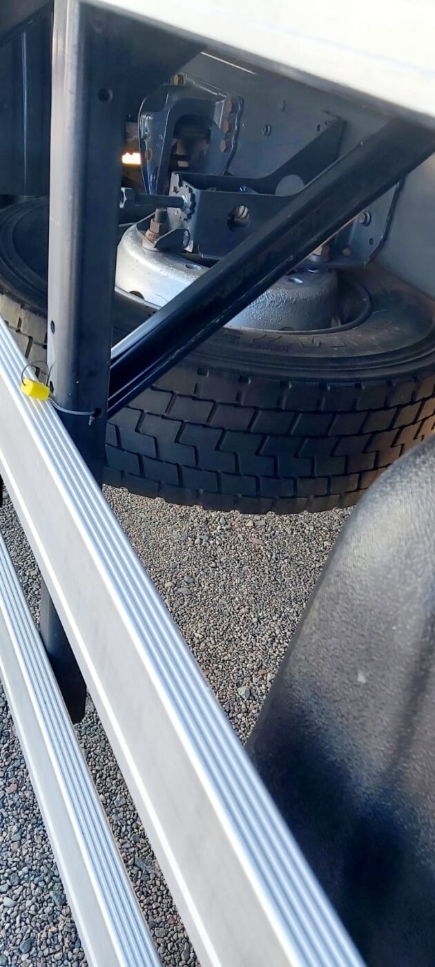 CAMINHÃO VOLVO VM 270 2020/2020 CAMARA FRIA 6X2 TRUCADO de ALB Caminhões no Paraná