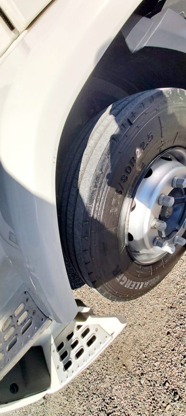 CAMINHÃO VOLVO VM 270 2020/2020 CAMARA FRIA 6X2 TRUCADO de ALB Caminhões no Paraná