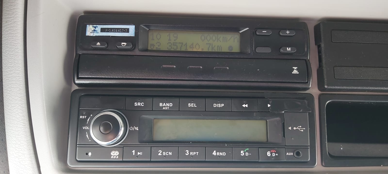 CAMINHÃO VOLVO VM 270 2020/2020 CAMARA FRIA 6X2 TRUCADO de ALB Caminhões no Paraná