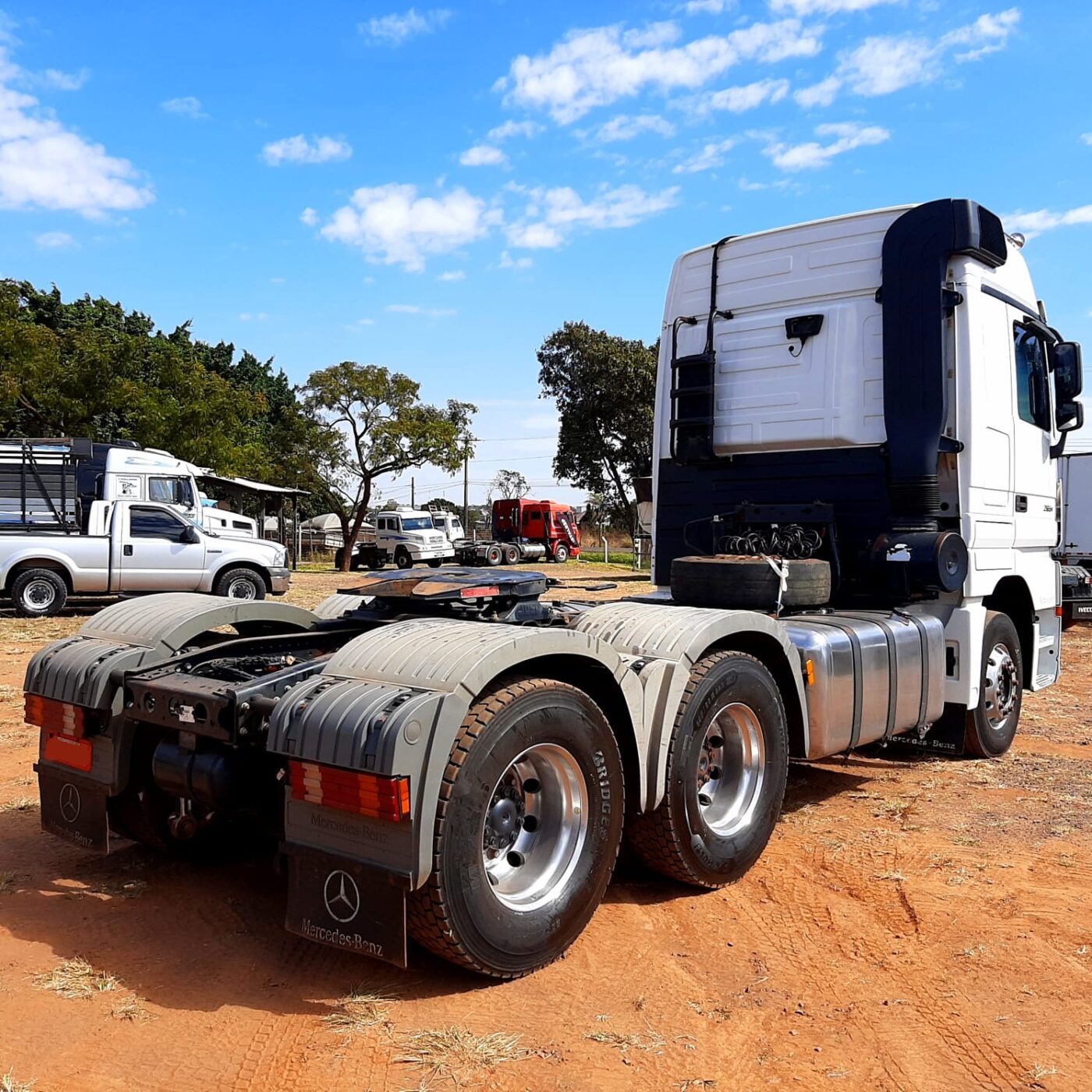 CAVALO MECÂNICO MERCEDES BENZ 2651 2017/2018 6X4 TRAÇADO MEGASPACE de MegaTruck MS no Mato Grosso do Sul