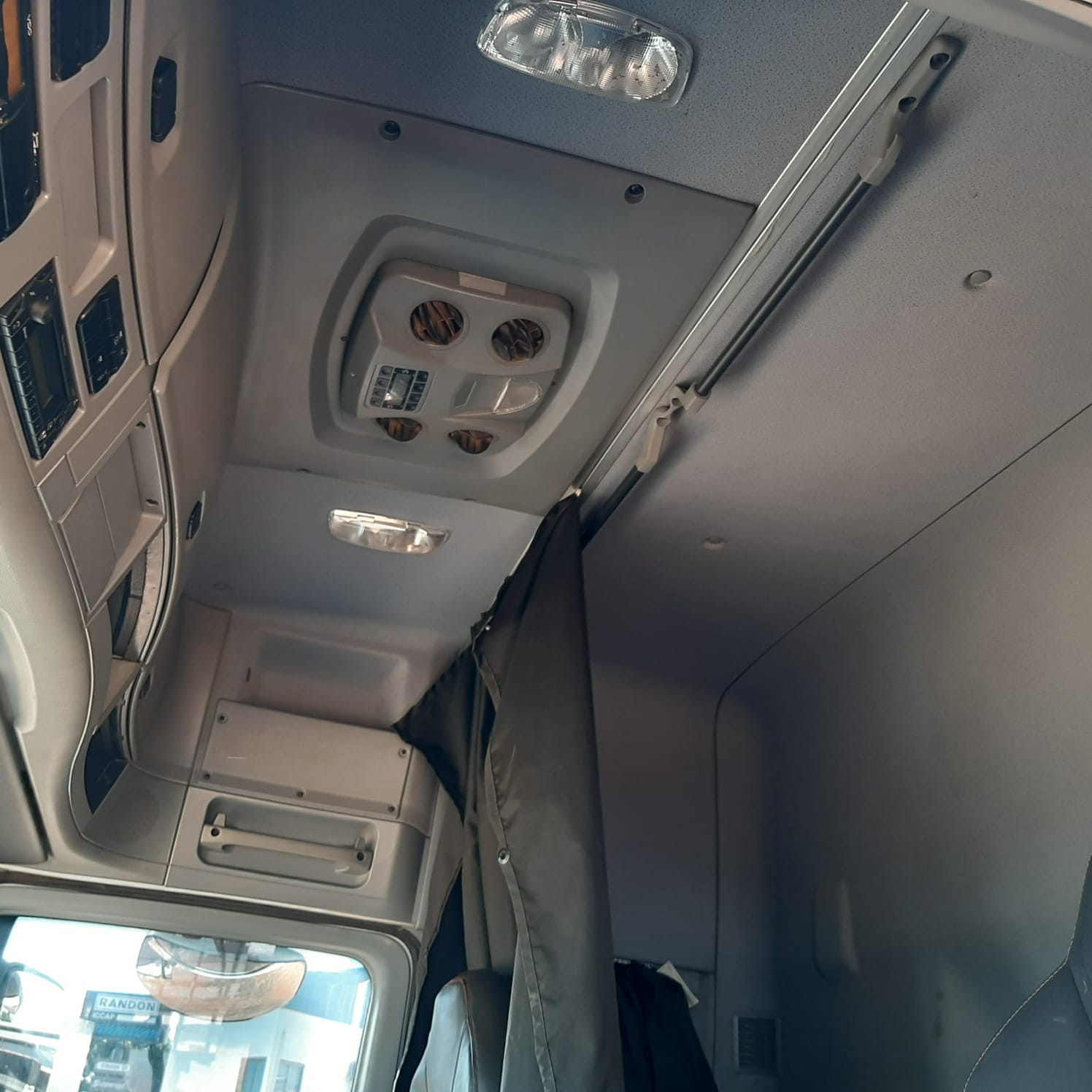 CAVALO MECÂNICO MERCEDES BENZ 2651 2017/2018 6X4 TRAÇADO MEGASPACE de MegaTruck MS no Mato Grosso do Sul