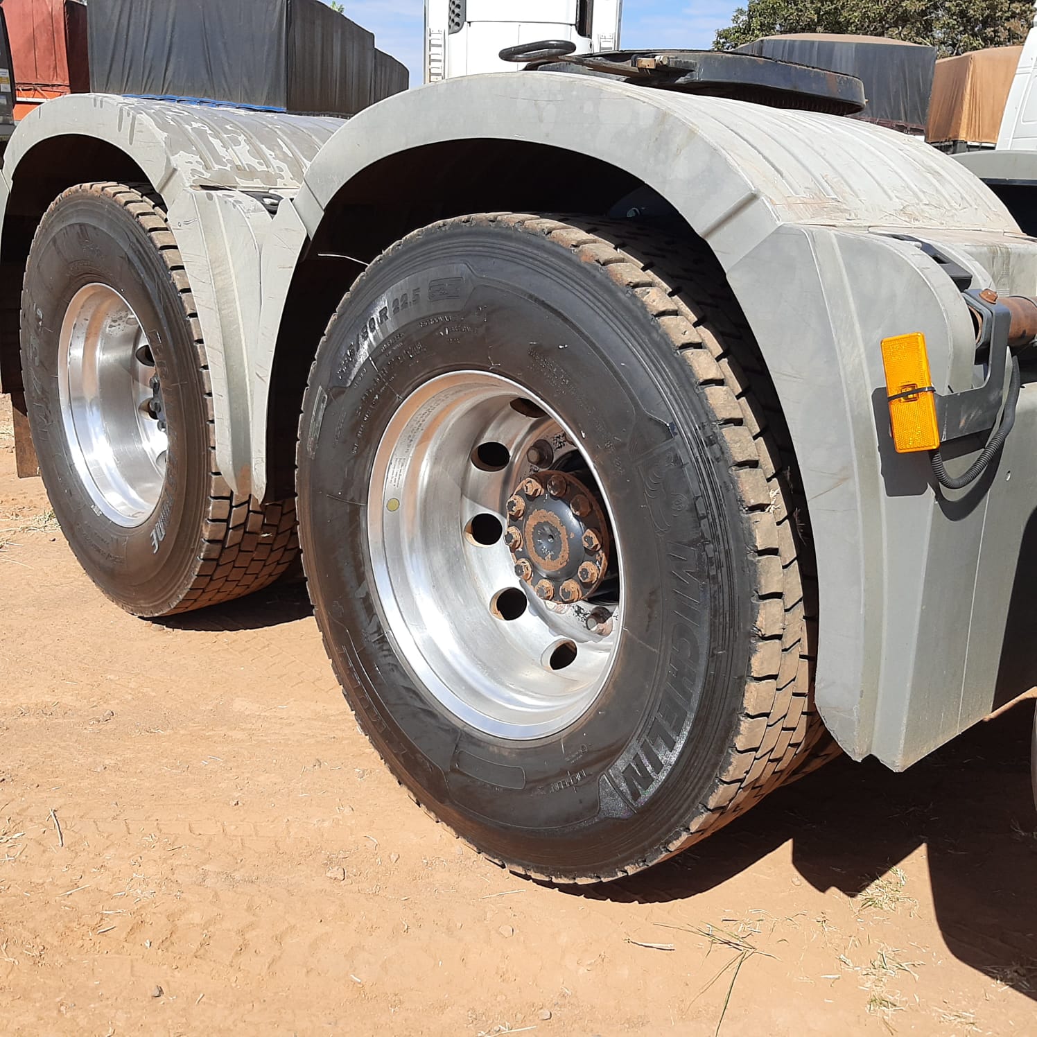 CAVALO MECÂNICO MERCEDES BENZ 2651 2017/2018 6X4 TRAÇADO MEGASPACE de MegaTruck MS no Mato Grosso do Sul