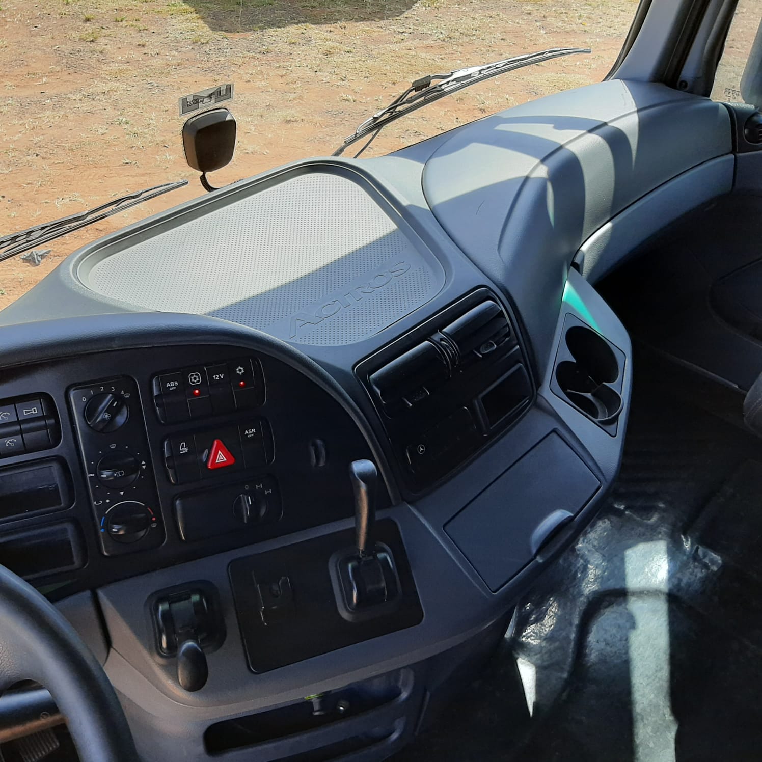 CAVALO MECÂNICO MERCEDES BENZ 2651 2017/2018 6X4 TRAÇADO MEGASPACE de MegaTruck MS no Mato Grosso do Sul