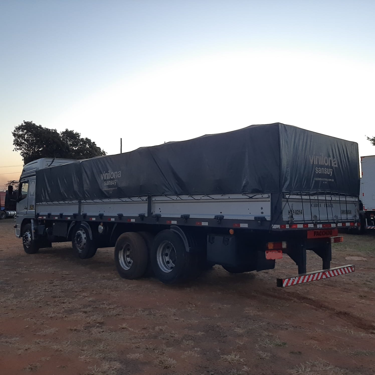 MB 2425 2009/2009 de MegaTruck MS no Mato Grosso do Sul