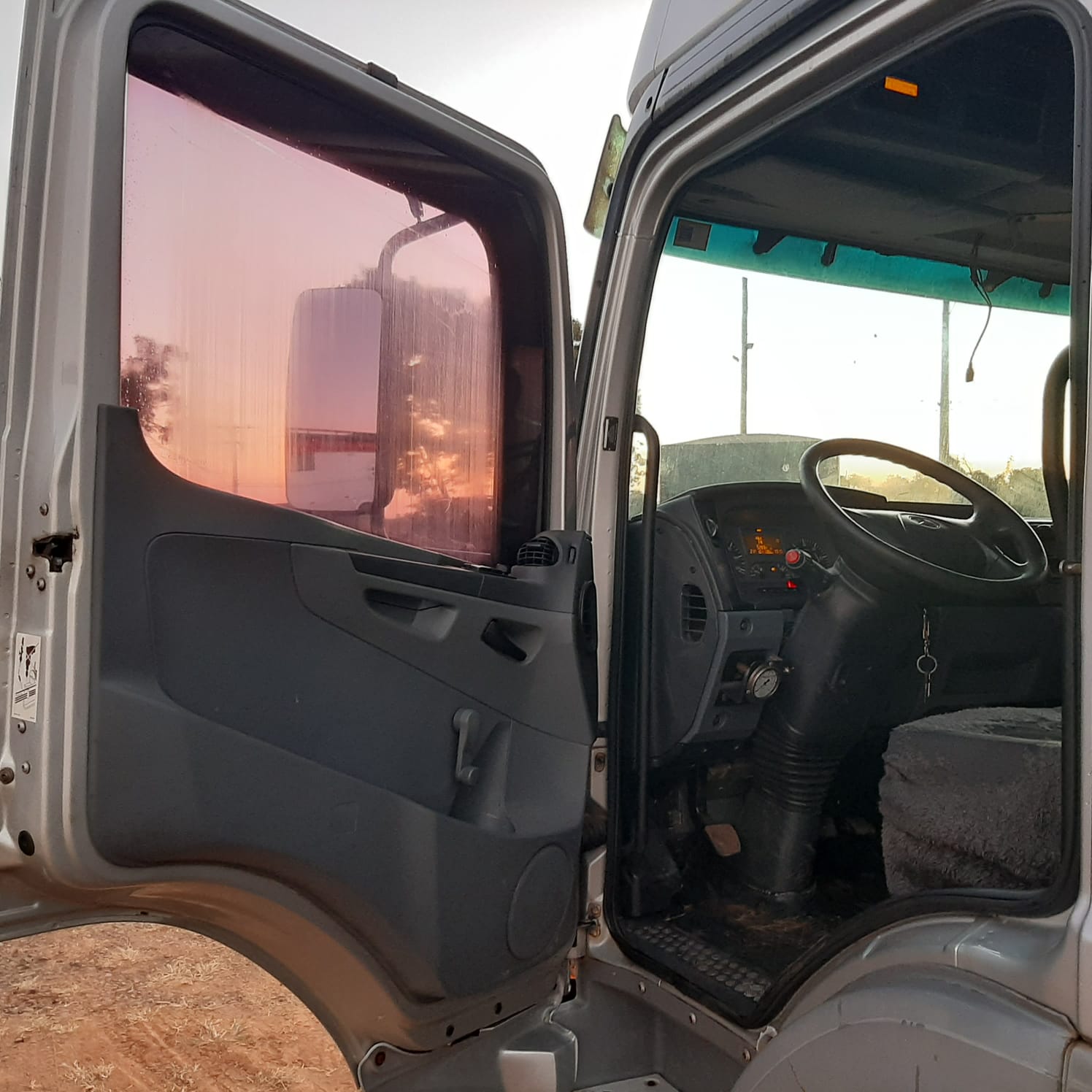 MB 2425 2009/2009 de MegaTruck MS no Mato Grosso do Sul