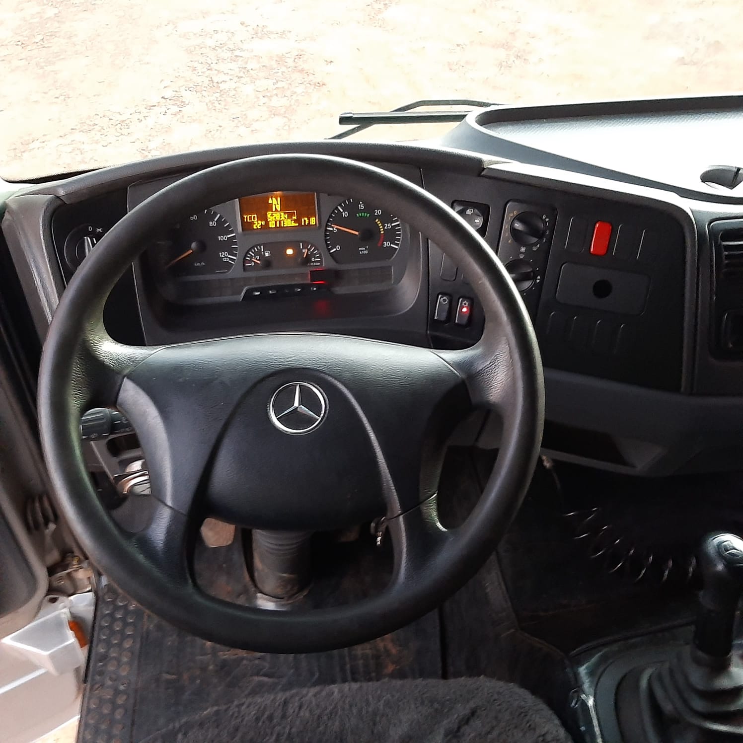 MB 2425 2009/2009 de MegaTruck MS no Mato Grosso do Sul