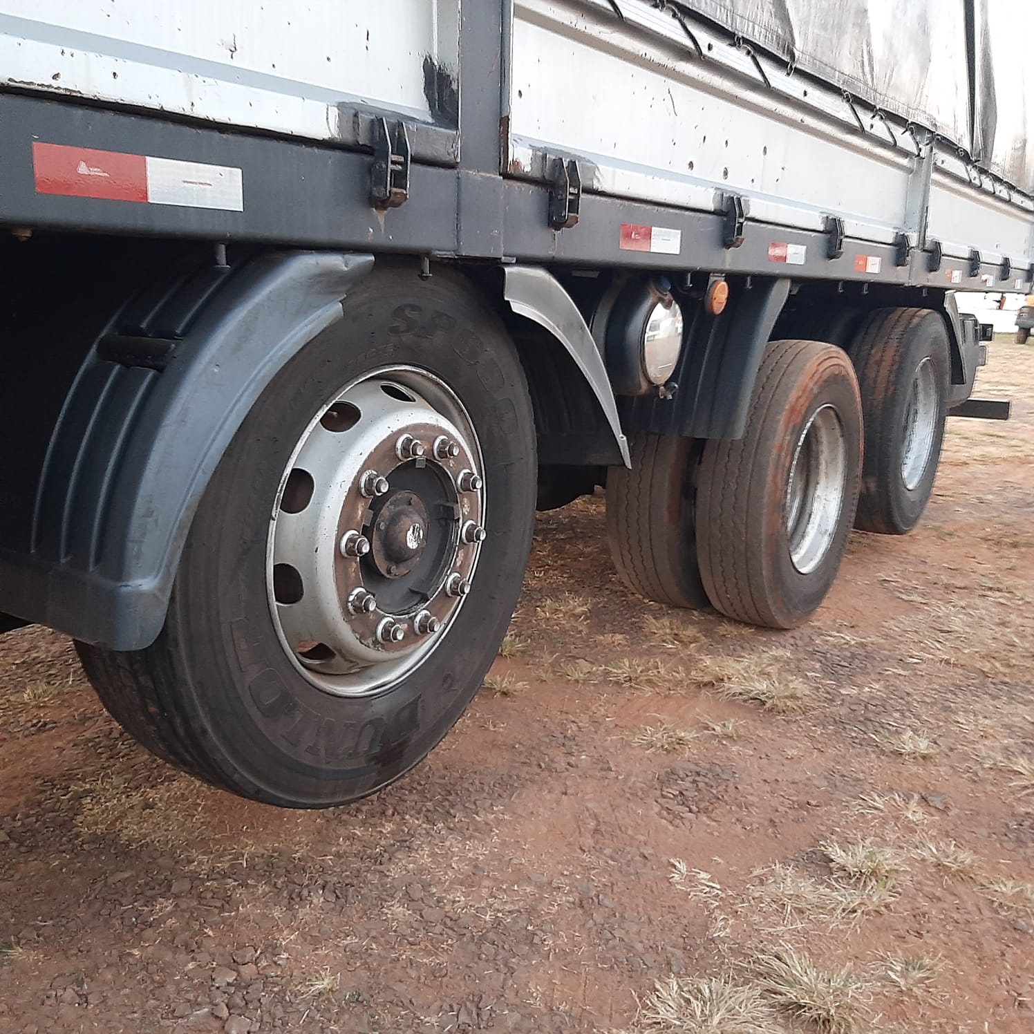 MB 2425 2009/2009 de MegaTruck MS no Mato Grosso do Sul