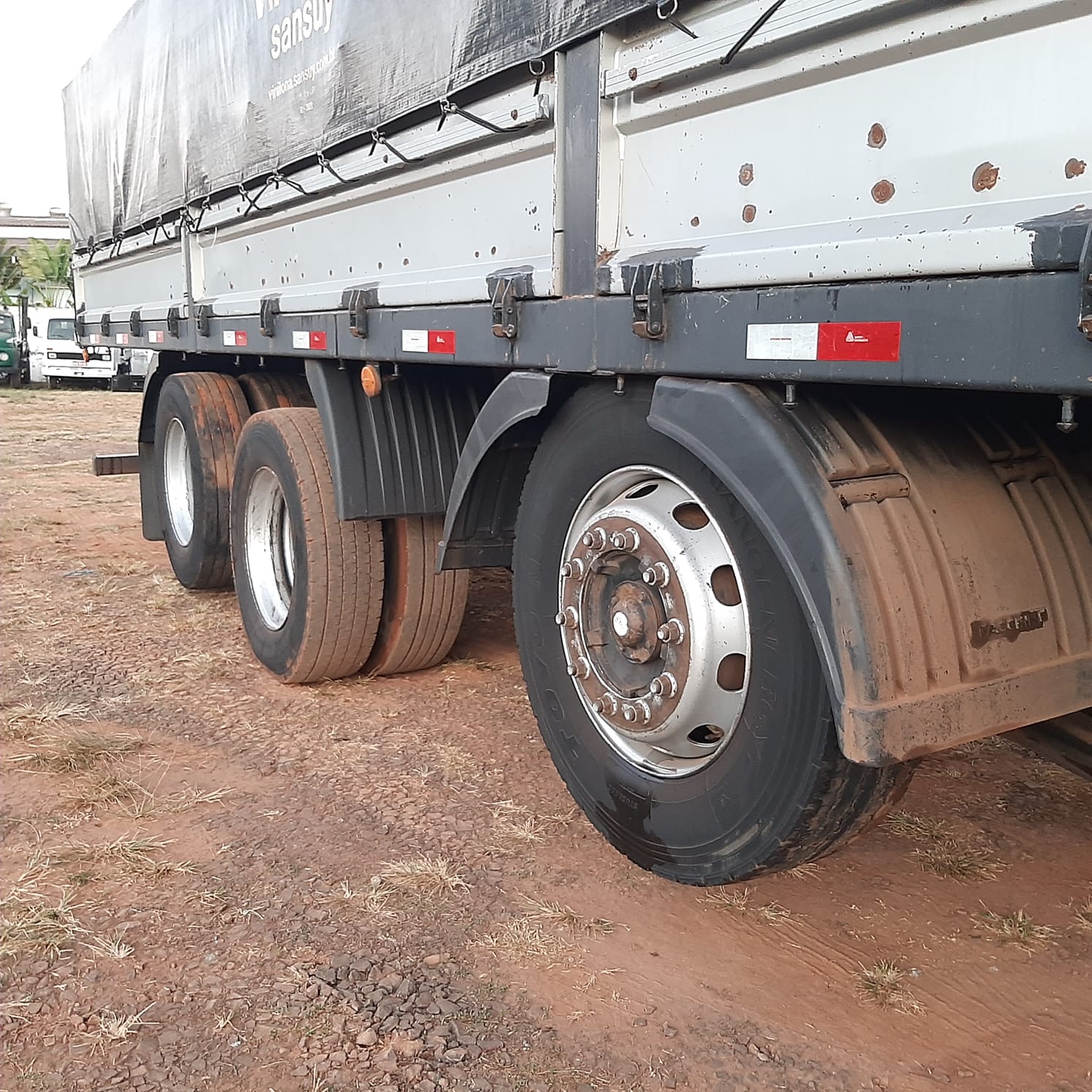 MB 2425 2009/2009 de MegaTruck MS no Mato Grosso do Sul