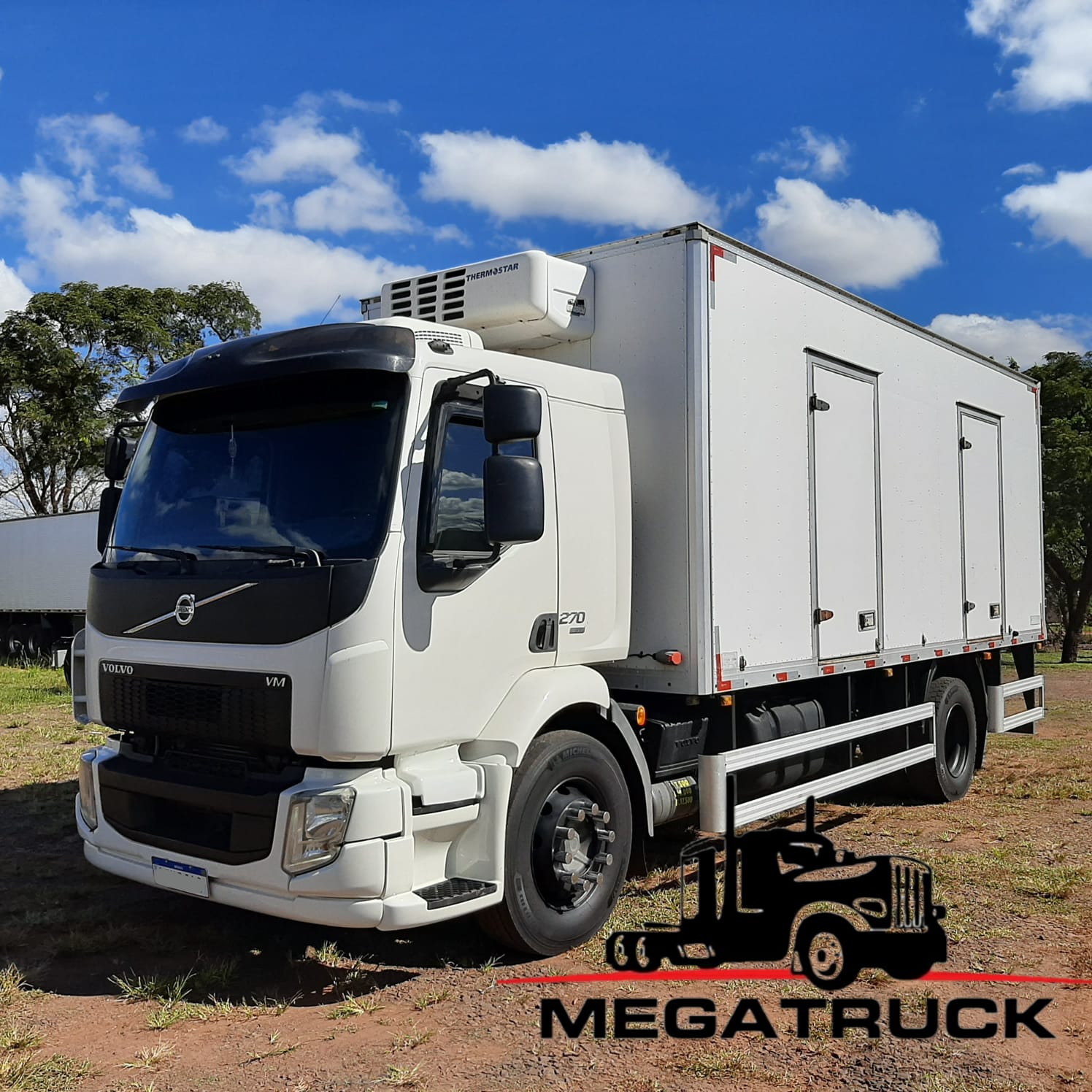 CAMINHÃO VOLVO VM 270 2015/2015 CÂMARA FRIA de MegaTruck MS no Mato Grosso do Sul