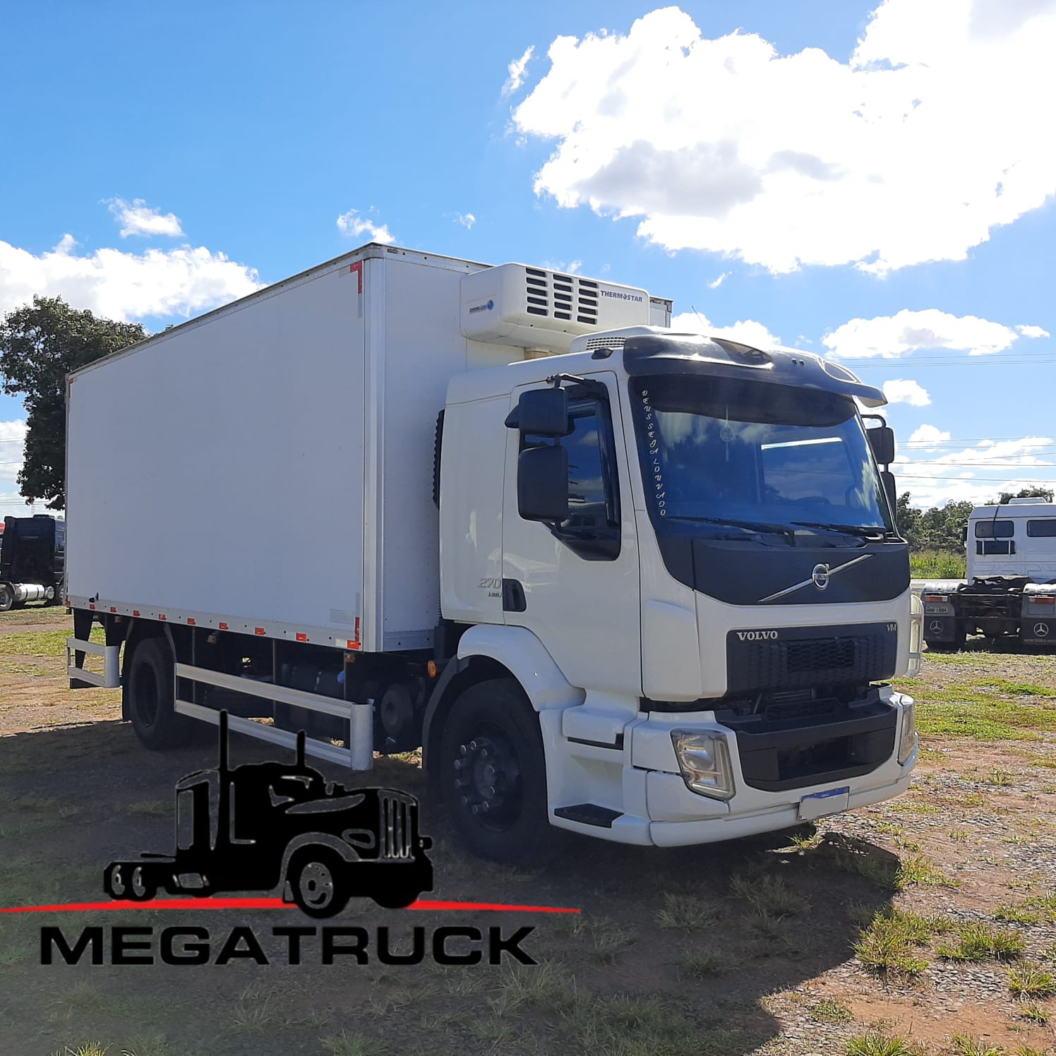 CAMINHÃO VOLVO VM 270 2015/2015 CÂMARA FRIA de MegaTruck MS no Mato Grosso do Sul
