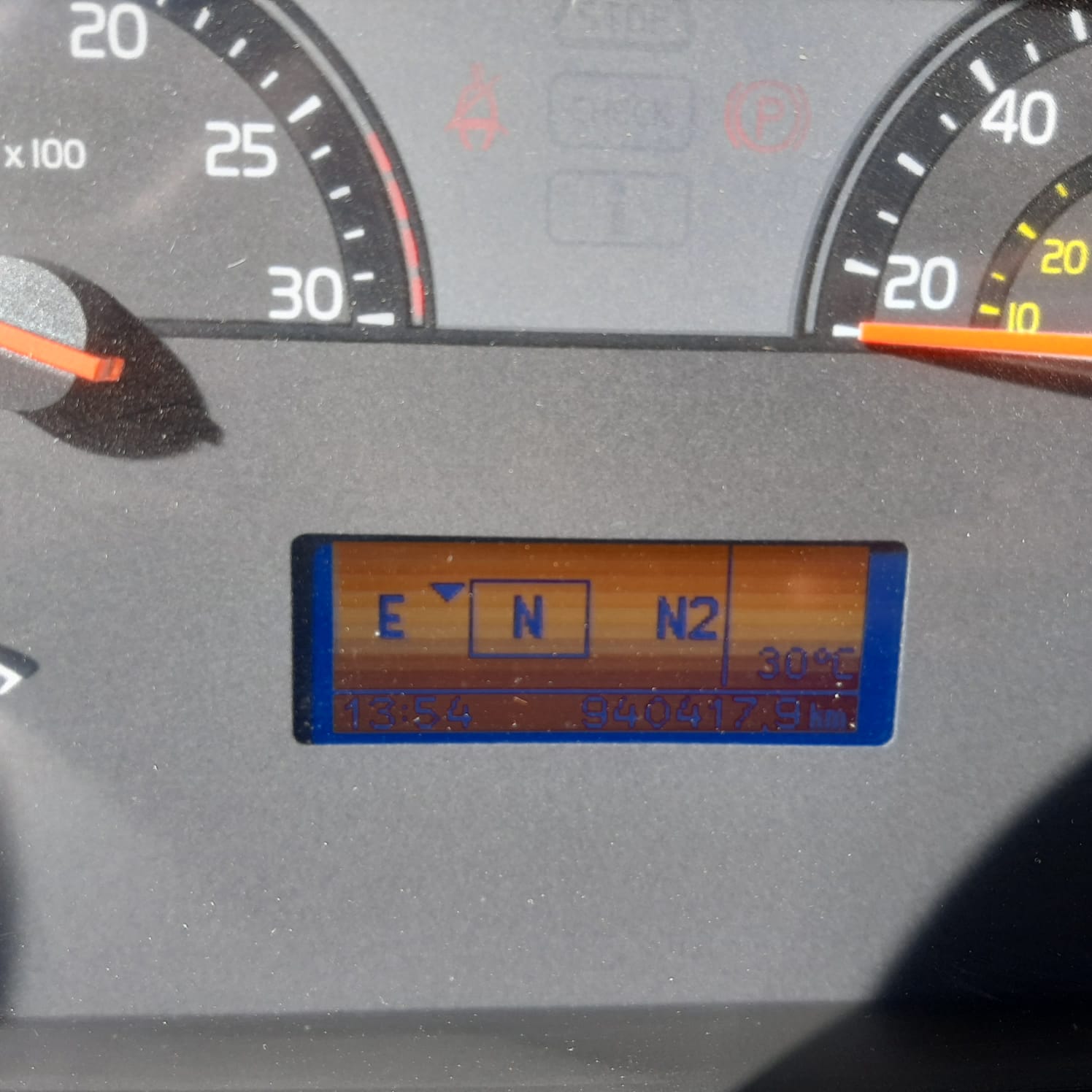 CAMINHÃO VOLVO VM 270 2015/2015 CÂMARA FRIA de MegaTruck MS no Mato Grosso do Sul