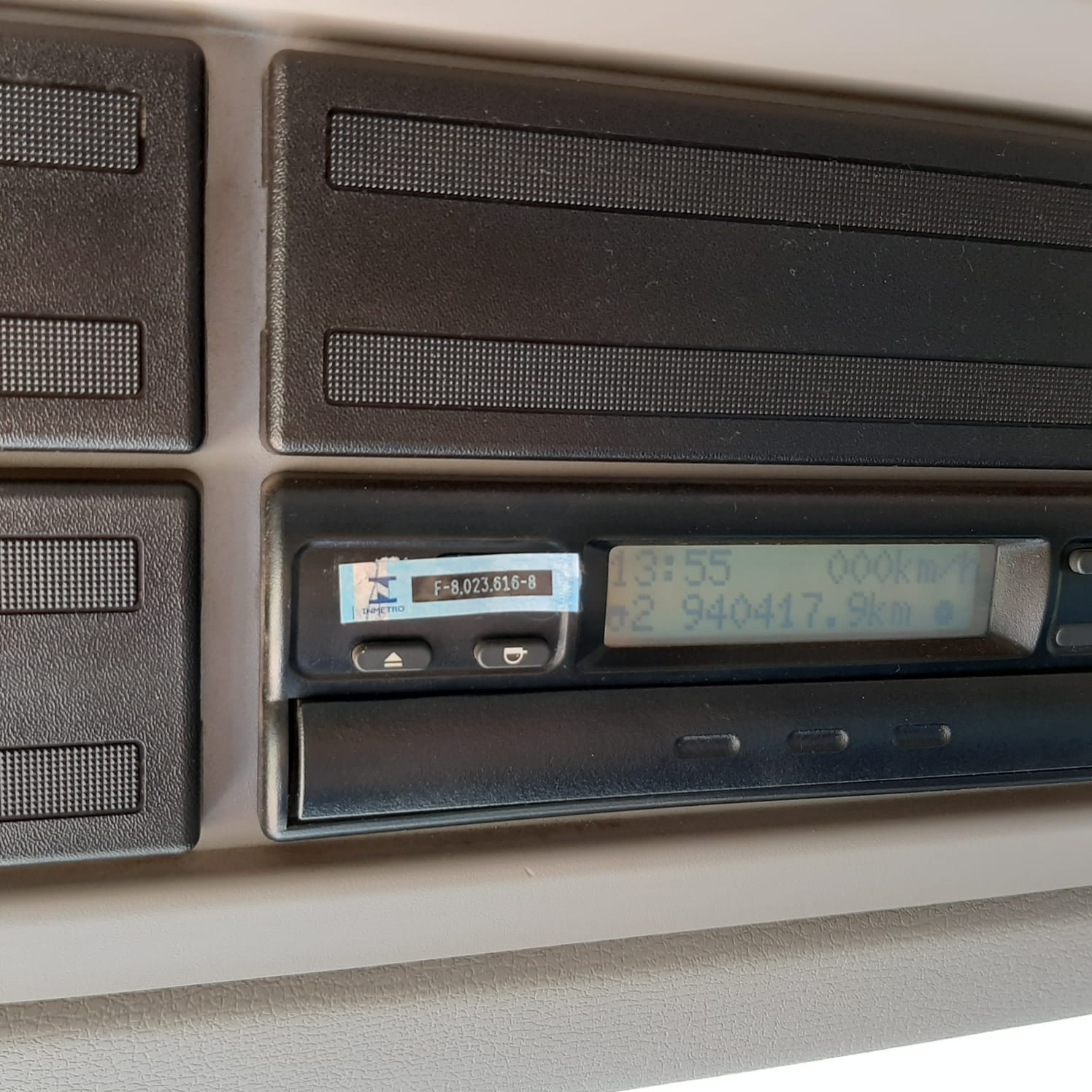 CAMINHÃO VOLVO VM 270 2015/2015 CÂMARA FRIA de MegaTruck MS no Mato Grosso do Sul