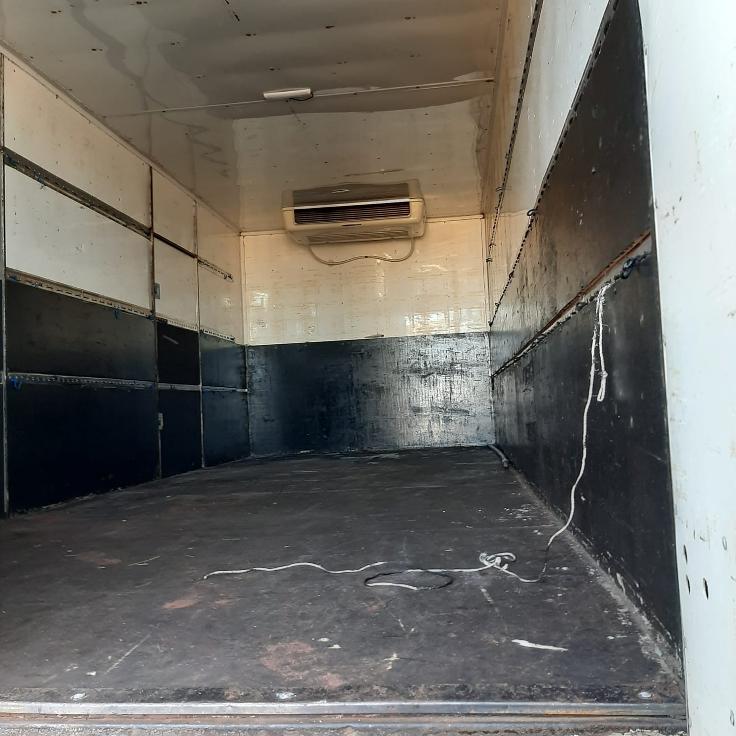 CAMINHÃO VOLVO VM 270 2015/2015 CÂMARA FRIA de MegaTruck MS no Mato Grosso do Sul