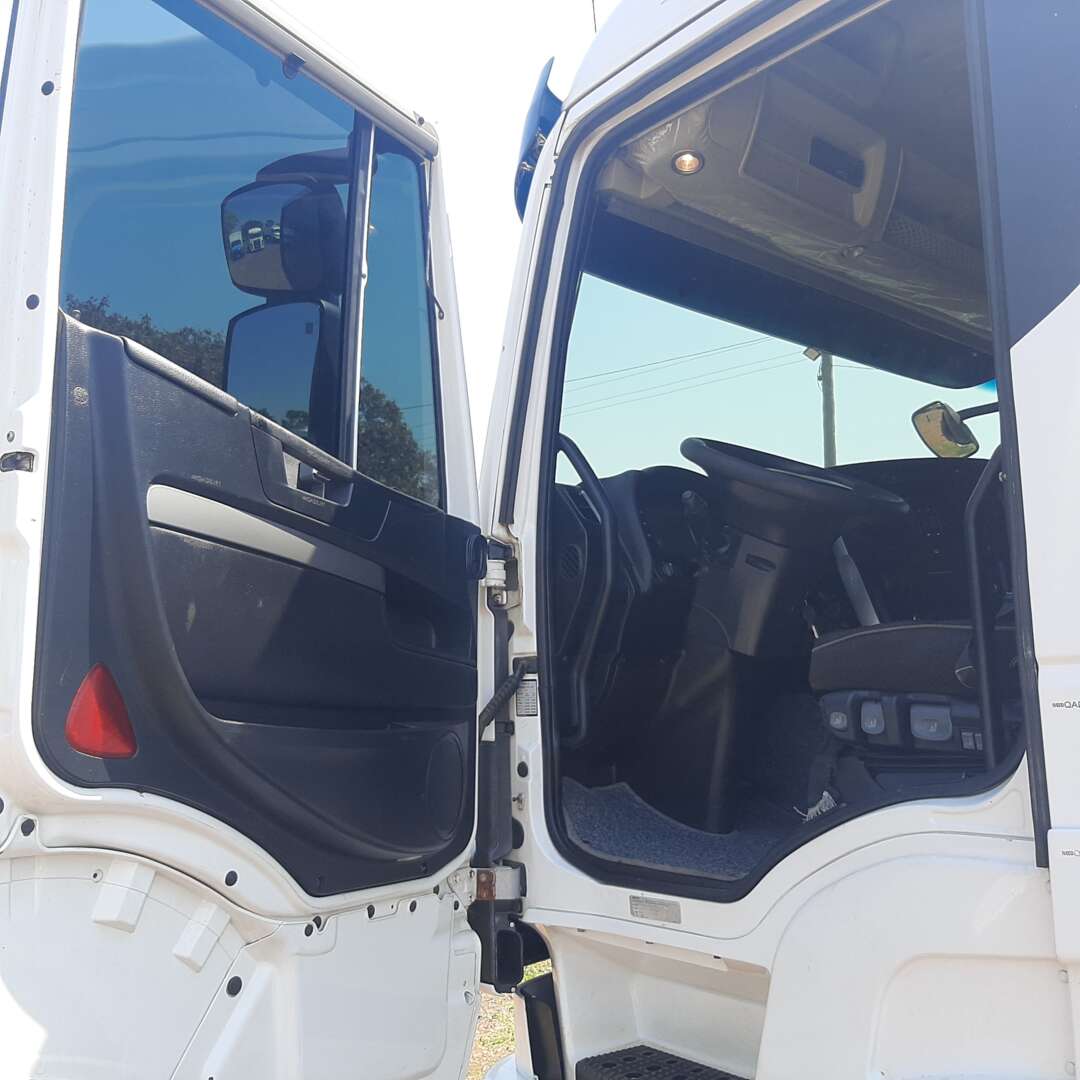 Iveco Stralis 440 Hi-Way de MegaTruck MS no Mato Grosso do Sul