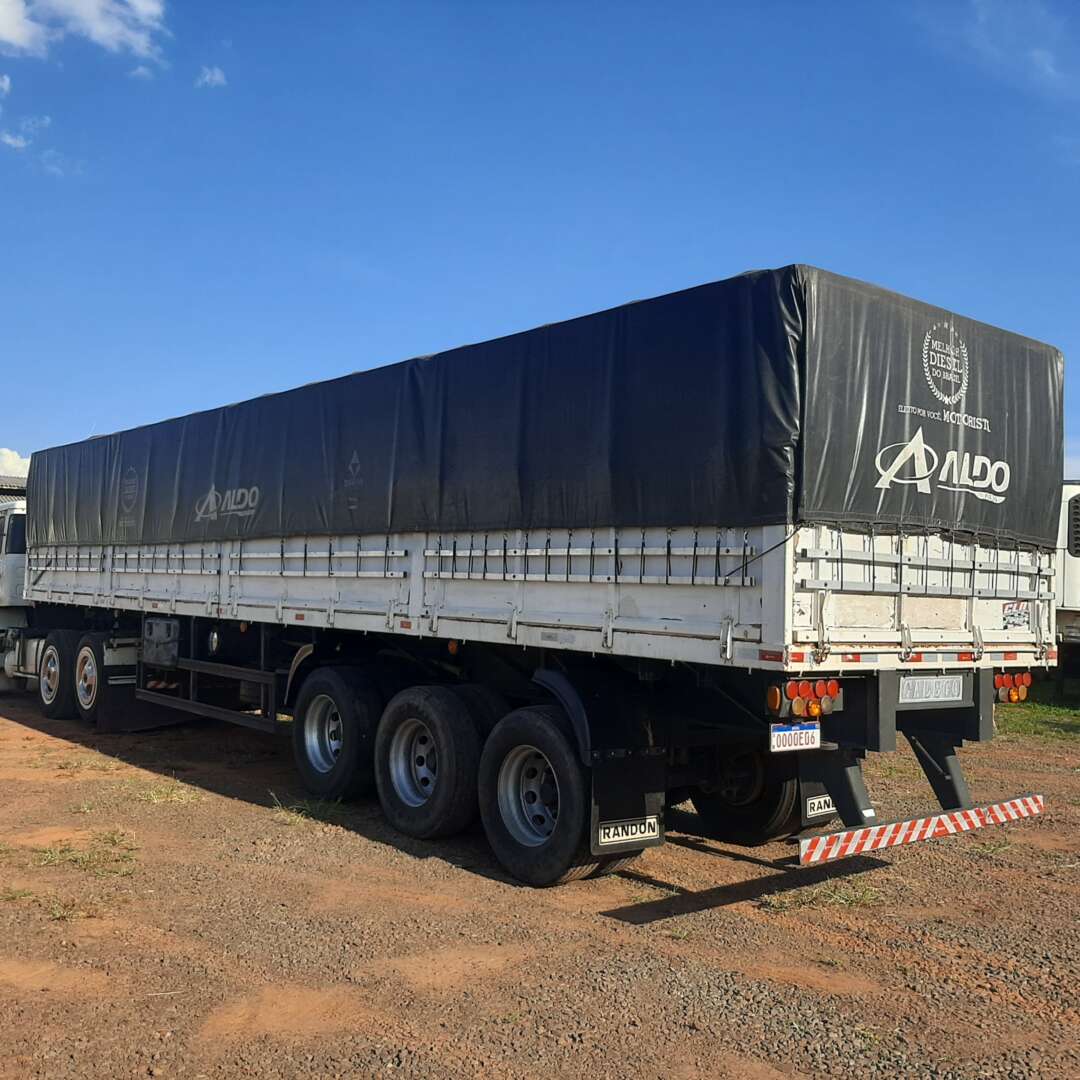 Carreta SEMI-REBOQUE GRANELEIRO Galego ANO 2013 3 Eixos de MegaTruck MS no Mato Grosso do Sul