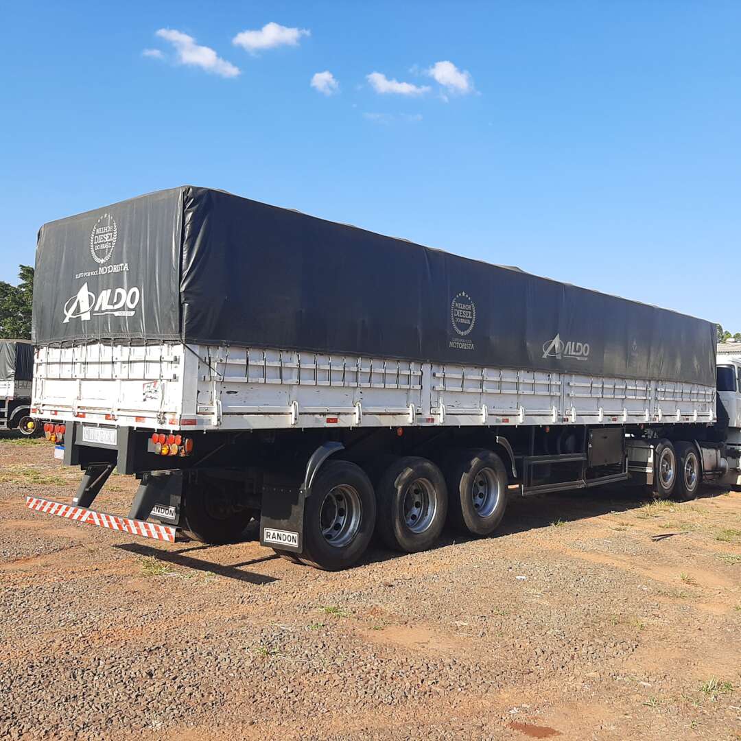 Carreta SEMI-REBOQUE GRANELEIRO Galego ANO 2013 3 Eixos de MegaTruck MS no Mato Grosso do Sul