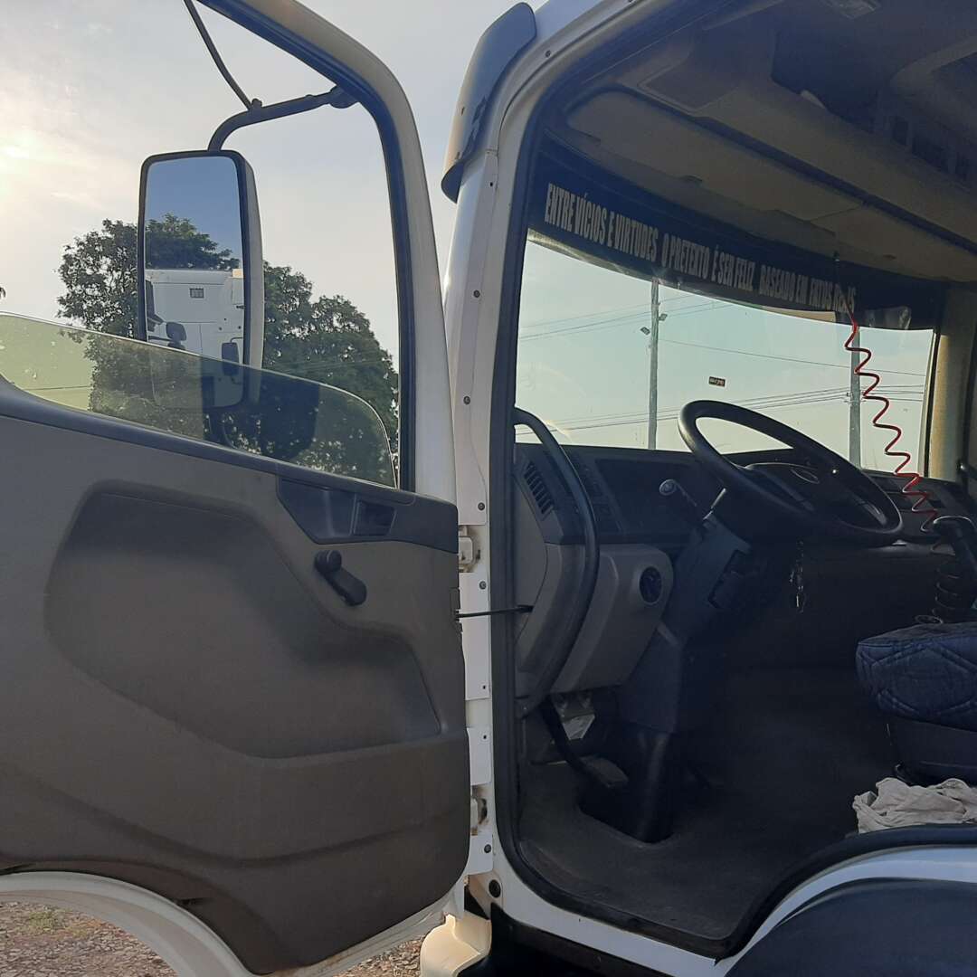 Caminhão VOLKSWAGEN VW 17280 Baú Frigorífico ANO 2012 de MegaTruck MS no Mato Grosso do Sul