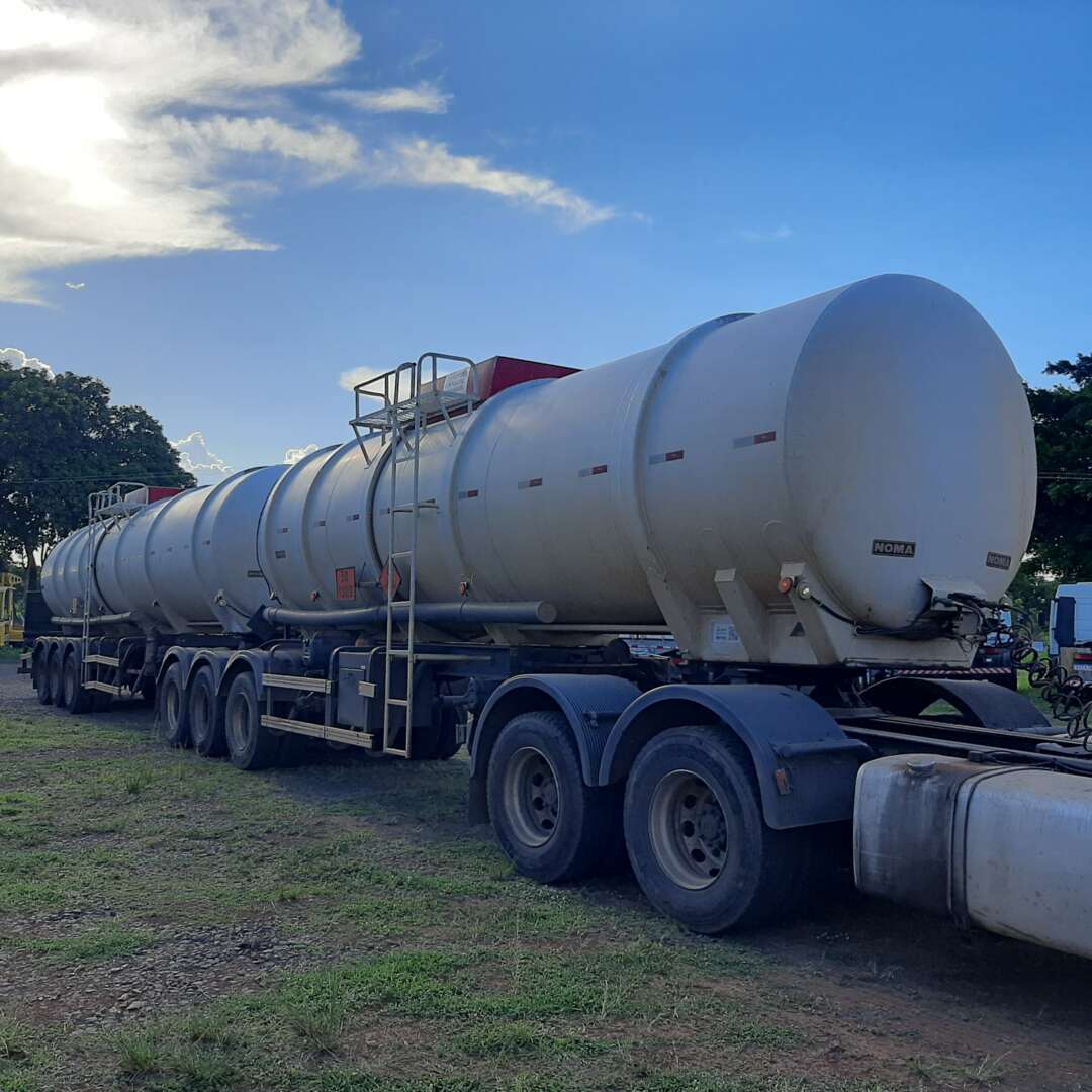 Carreta BITREM 9 EIXOS TANQUE AÇO Noma ANO 2013 6 Eixos de MegaTruck MS no Mato Grosso do Sul