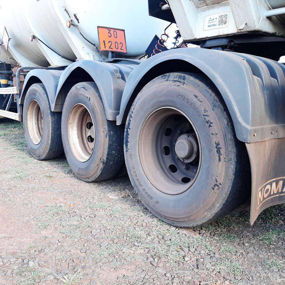 Carreta BITREM 9 EIXOS TANQUE AÇO Noma ANO 2013 6 Eixos de MegaTruck MS no Mato Grosso do Sul